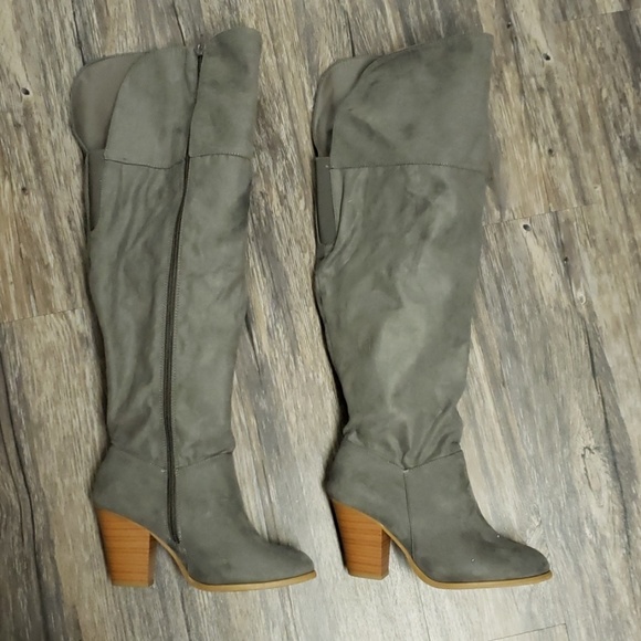 Boots - Picture 5 of 6